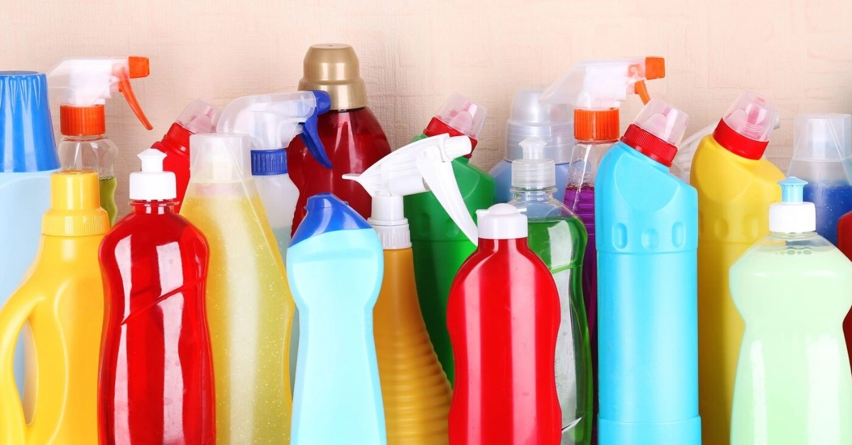Frasco de detergente caseiro feito em casa, econômico e sustentável