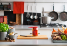 Receita caseira para limpar cozinha, remover gordura e higienizar superfícies com produtos naturais